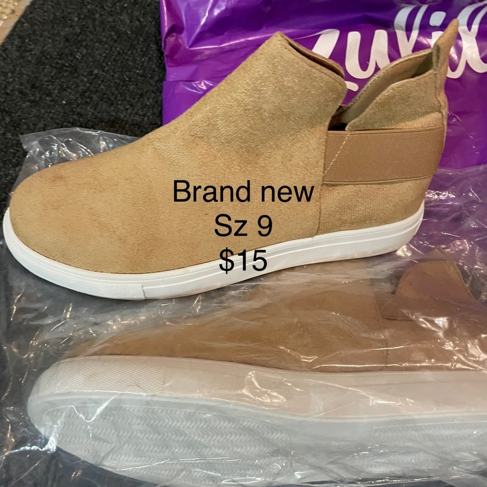 NEW IN BAG , tan sneaker boot sz9
